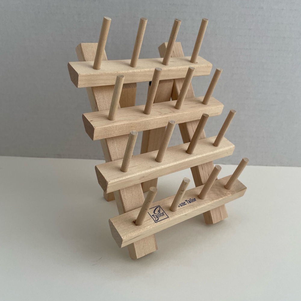 June Tailor | Small Spool Holder | 16 Pegs